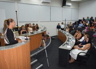 Câmara Municipal de Terenos realiza sessão marcada por homenagens ao Dia da Mulher e transição política